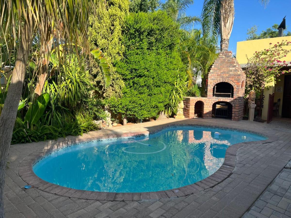 Tarentaalrand Guesthouse Upington Esterno foto