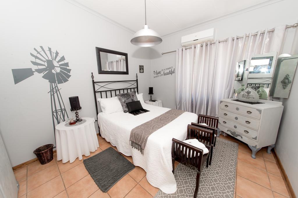 Tarentaalrand Guesthouse Upington Esterno foto