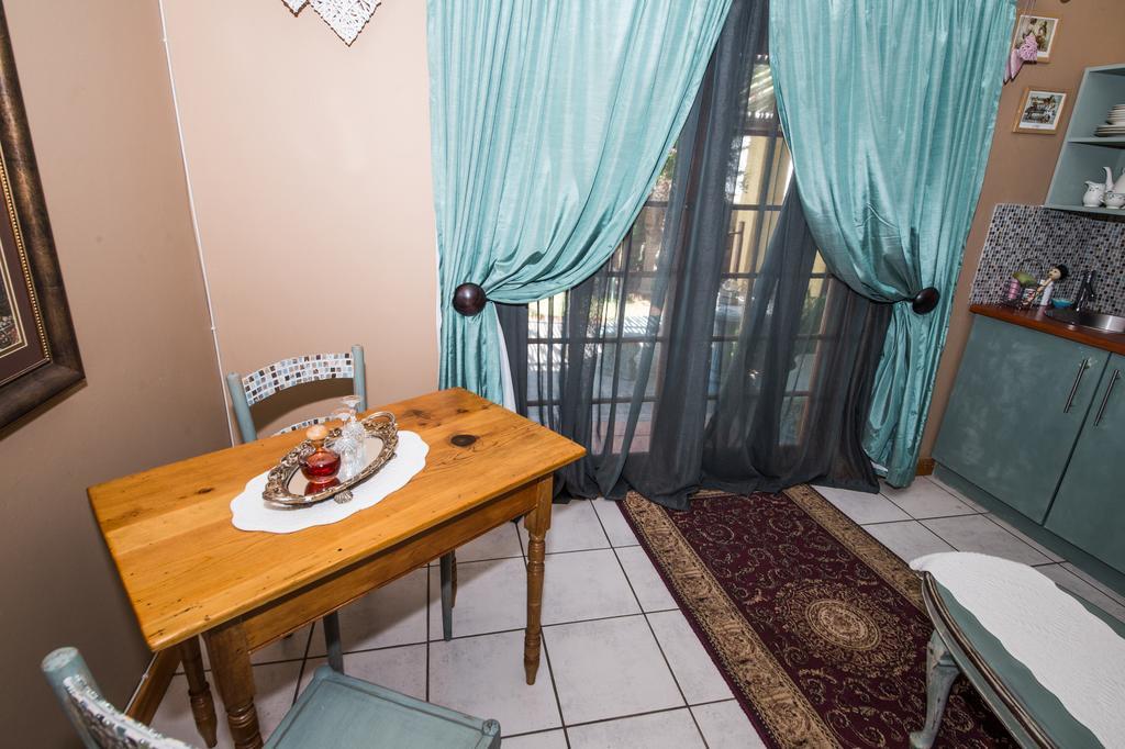 Tarentaalrand Guesthouse Upington Esterno foto